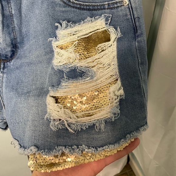 Gold sequin pockets jean shorts size 30 - Picture 2 of 11